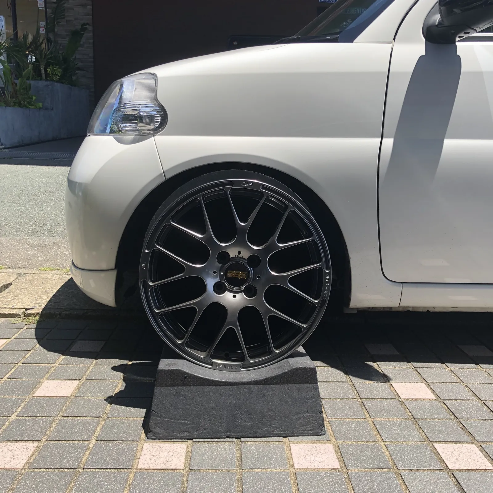 ま、とりあえず試しに…。
スタッフさんに車を見せたら急にありえんぐらいの値引きしてくるし怖くなってやめときますって言って帰宅(°_°)