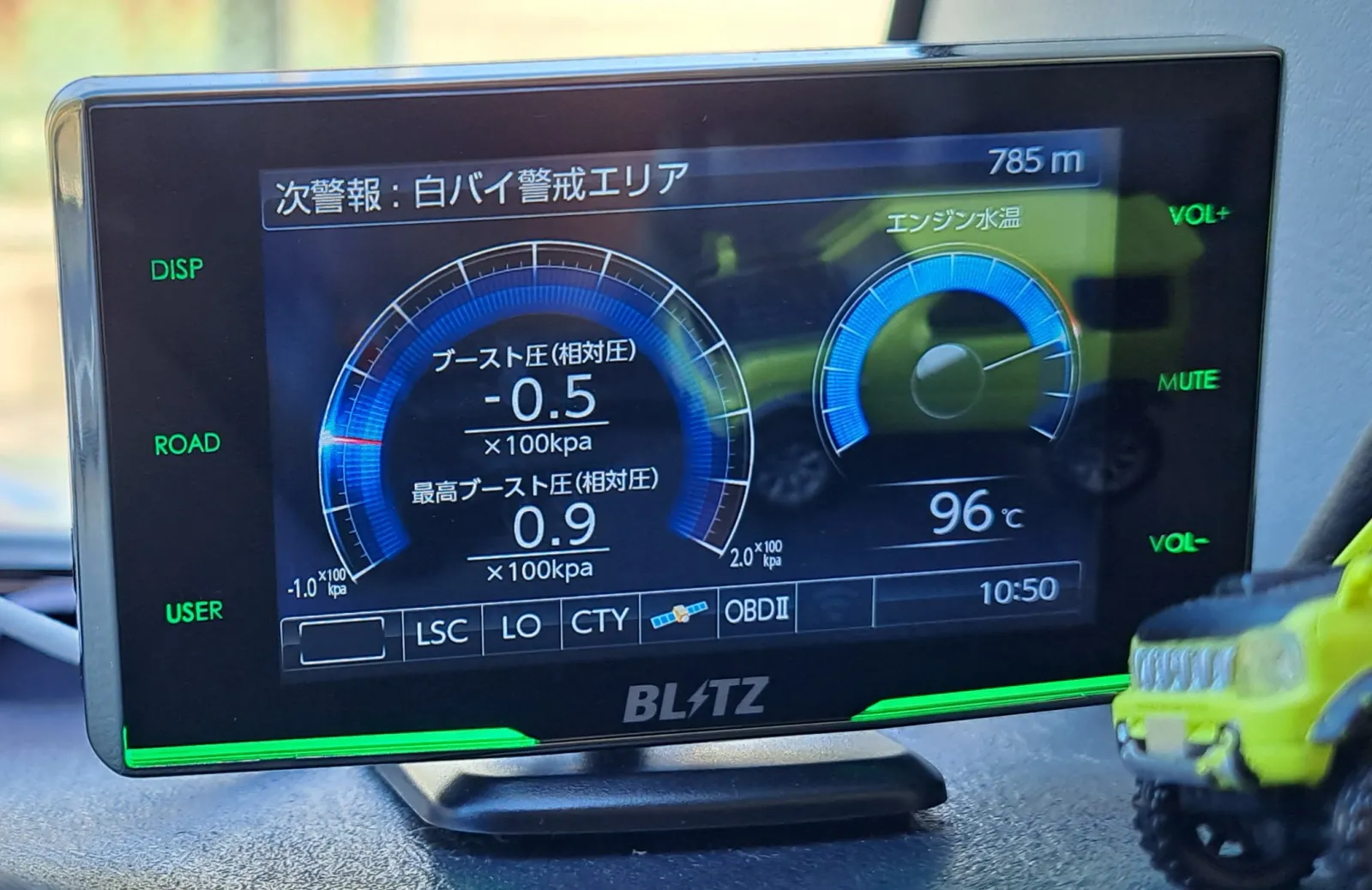 ブースト計と水温計を取り付けようかと思案していたところ、Blitzさんから良いレーダー探知機が出たことを知り、今まで使っていたレーダー探知機が古くなったのもあり一石二鳥という事で買い替えを決めました。

車両情報も拾えて念願のブースト計、水温計も表示してくれるので有難い限り✌️ｱﾘｶﾞﾀ~ｲ✌️

色々表示も選べてまた最新の移動式オービスにも
対応しているので安心してドライブ楽しめます🚗³₃

ちょっと過給圧が上がり過ぎてるのが気になりますが💦