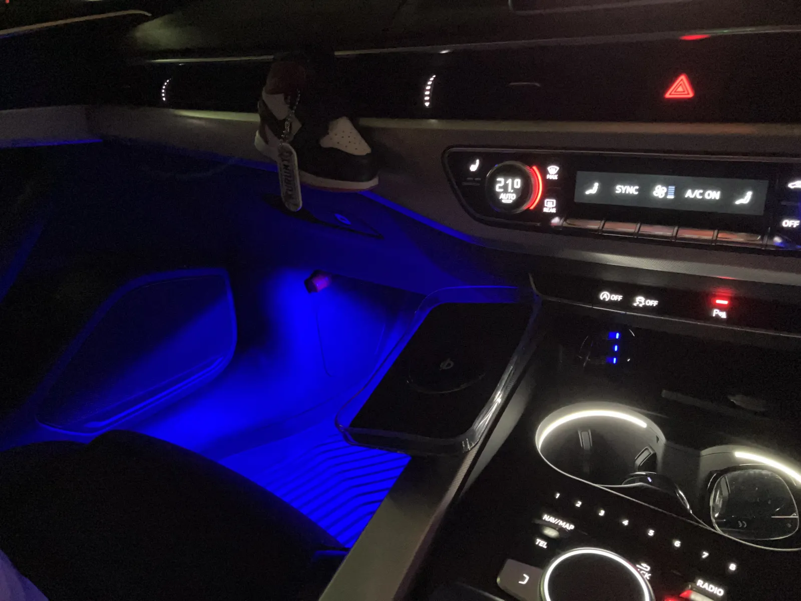 前車で使っていたUSB給電のタイプをとってあったので取り付け🤭