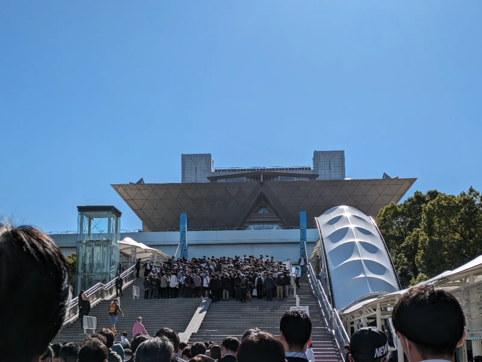 月曜のAM9:55でこのくらい。