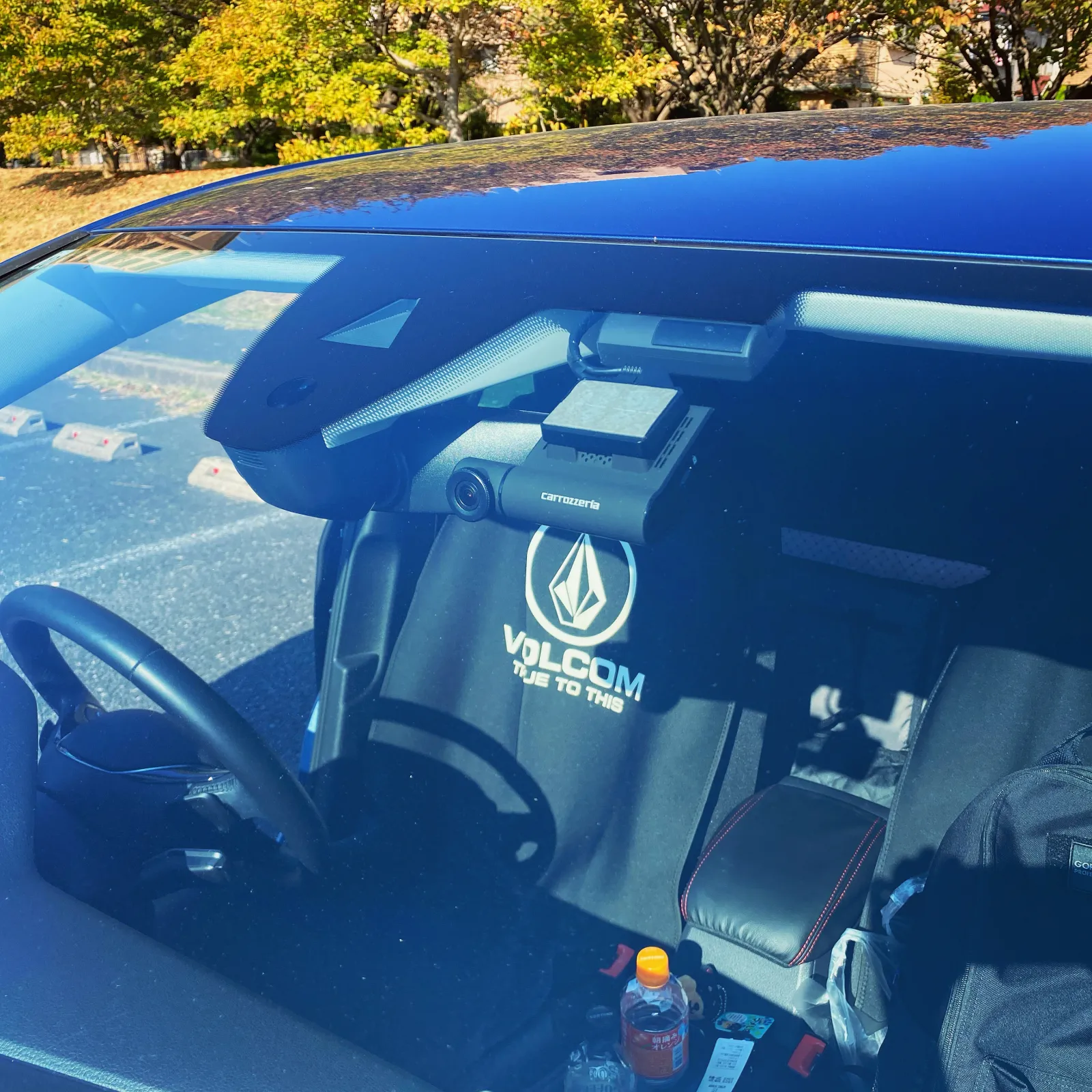 前の車に付けていたカロッツェリアのドラレコが購入して1年少ししか経ってなくもったいないので、ゴルフ7に移植してもらいました🚙✨
ちなみに前後タイプのものになります。

前の車のドラレコもAPITで購入〜取付までしてもらっていたため、工賃のみで済みました。