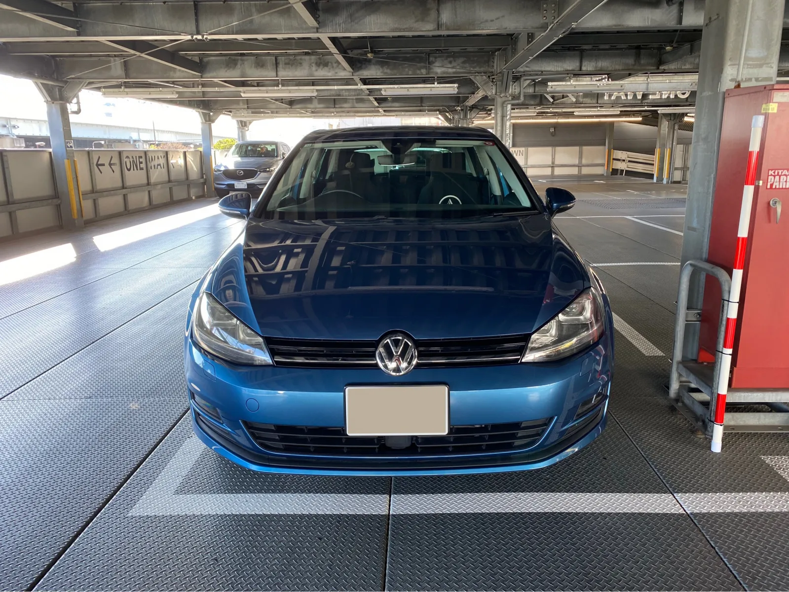 APITオートバックス東雲でドラレコを付けてもらいました🚙🔧✨ 

取り付けするにあたって輸入車のため、多少時間がかかるかもと聞いてましたが、2時間かからず終了しました。