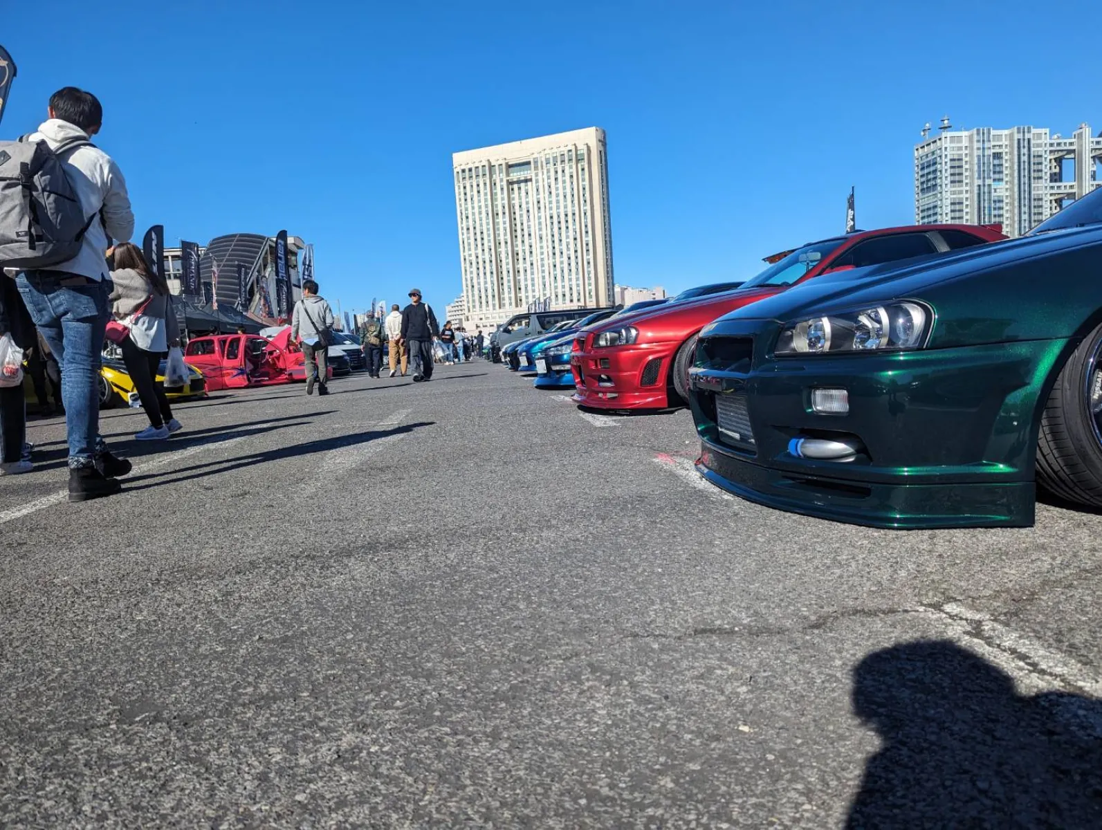 先日、東京お台場で開かれたカスタムカーのイベント風景