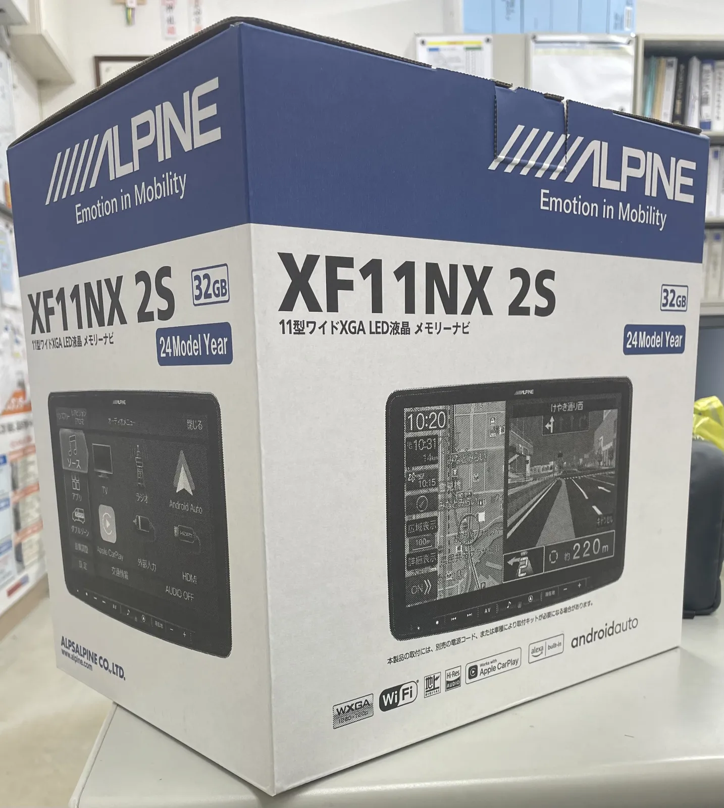 クロスロードを中古で買って、クルマとしてはとても気に入っています！

納車してからというモノ、、エンスタ、ミラレコ、スタッドレスタイヤ&ホイール、その他オイル交換などのメンテナンス。
しっかりやってますw

しかーし！
ナビが欲しいなぁ、、、、
今流行りのフローティングぅぅぅ、
ケンウッドの9インチぃ、イクリプスの10インチぃ、、パナソニックの薄型10インチぃぃ、、いいなぁ、、
なんて思ってたらアルパインさん！11インチですか😍

デカいだろーw11インチはデカいだろー😅