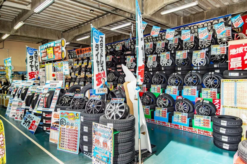 現場に直撃！スタッドレス＆オールシーズンタイヤの最新事情【冬タイヤ購入ガイド】オートバックス店舗訪問編