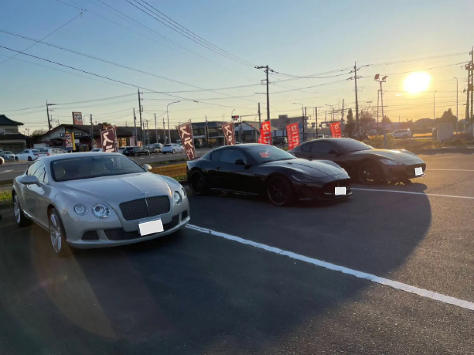 一番、マフラー音がイイのはどれでしょうか？
㊧ベントレーコンチネンタルGT
㊥マセラティグランツーリズモMCストラダーレ
㊨マセラティグランツーリズモS