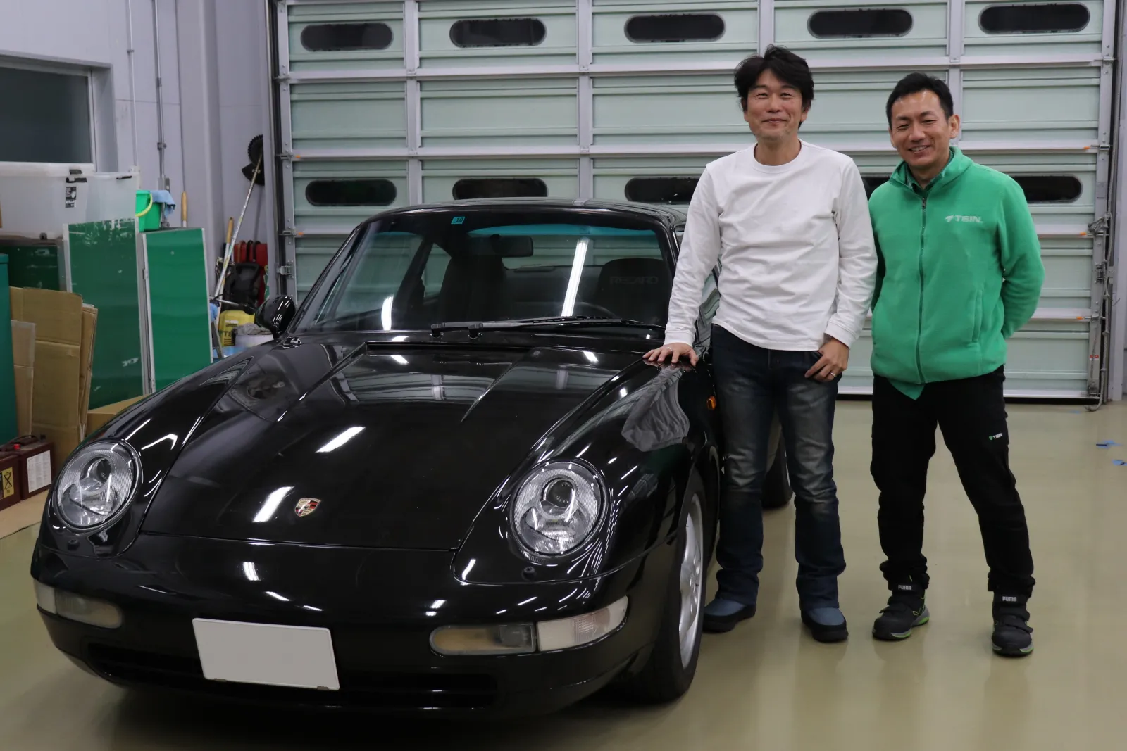 山田弘樹さんのポルシェ911(Type993)が特注ダンパー取付の為入庫🔧 | カーライフ | カーライフSNS |  カーライフ・カー用品サイトMOBILA（モビラ）