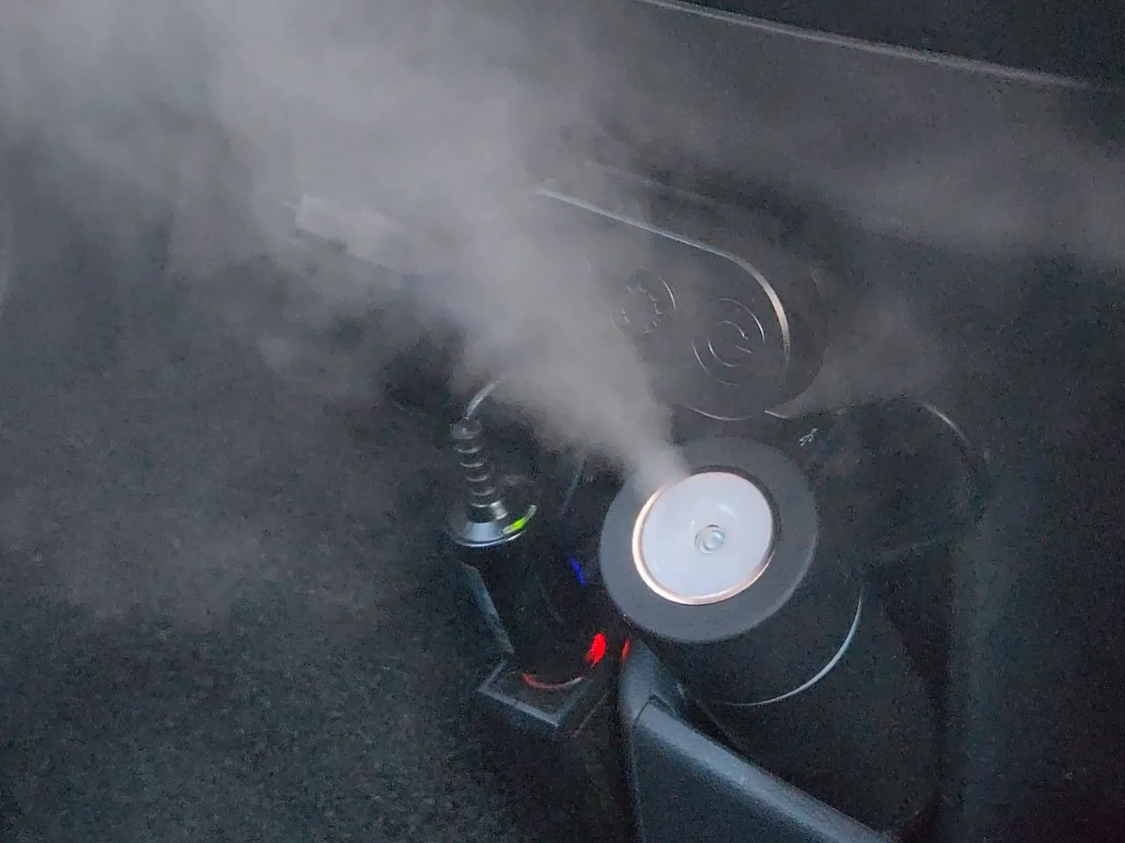 予想外に凄い噴霧量！
連続もあるが間欠設定でちょうどイイかな？
アロマディフューザーとしても使用可。

さヤマダに急げ！笑