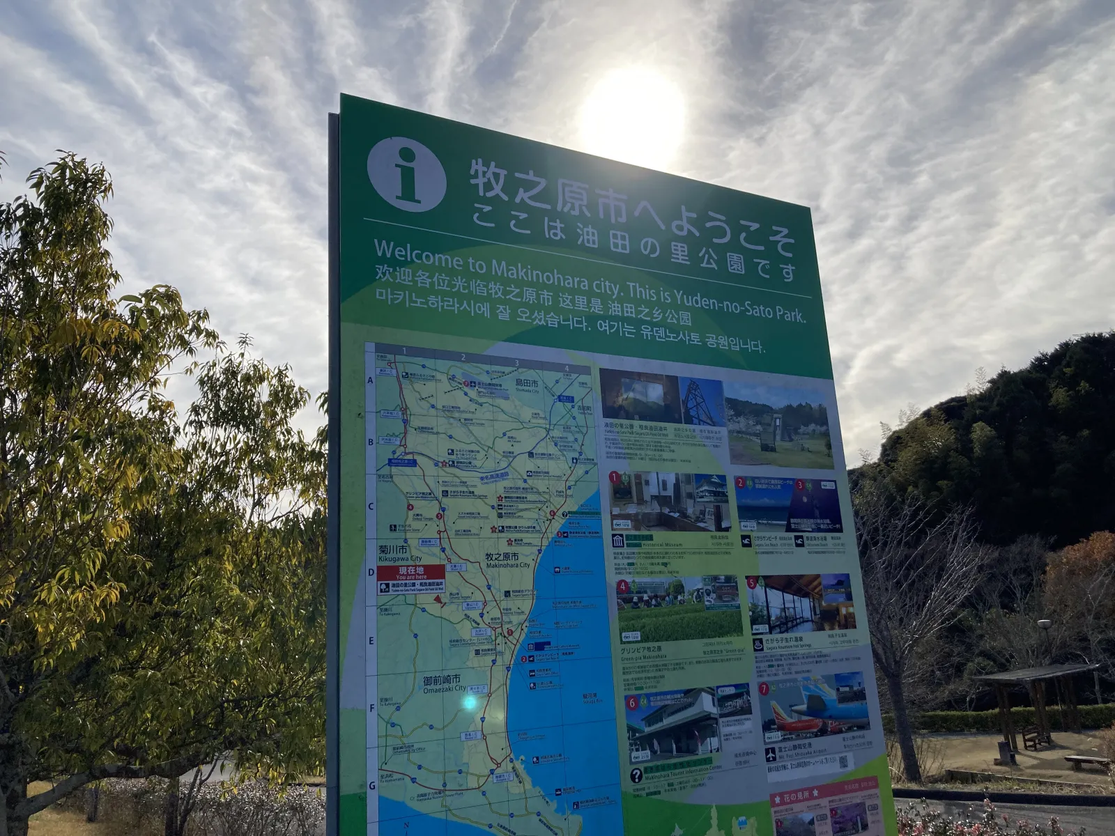 油田の里公園駐車場に止めて、
歩いて資料館と油田を見学します。