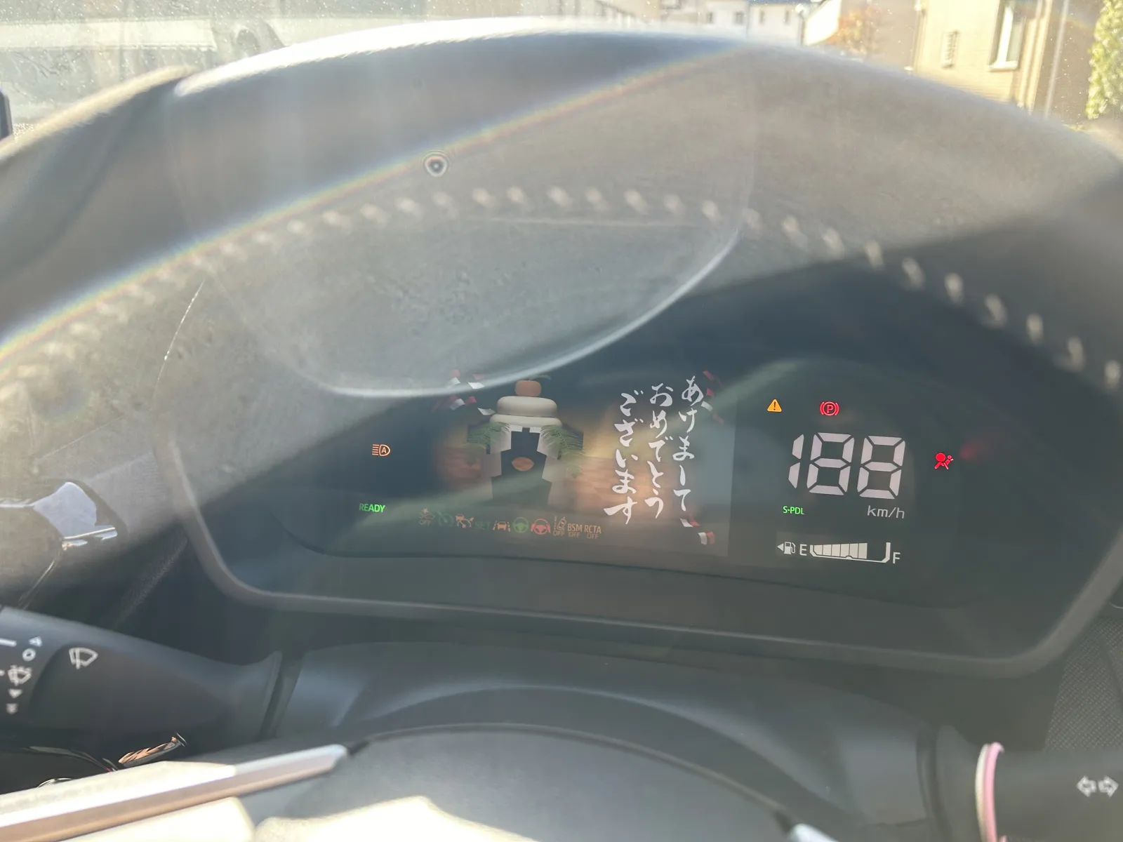 明けましておめでとうございます♪
昨年は車業界、いろいろとありましたが
今年は明るい出来事があるように願いましょう！

皆様も良きカーライフを😀