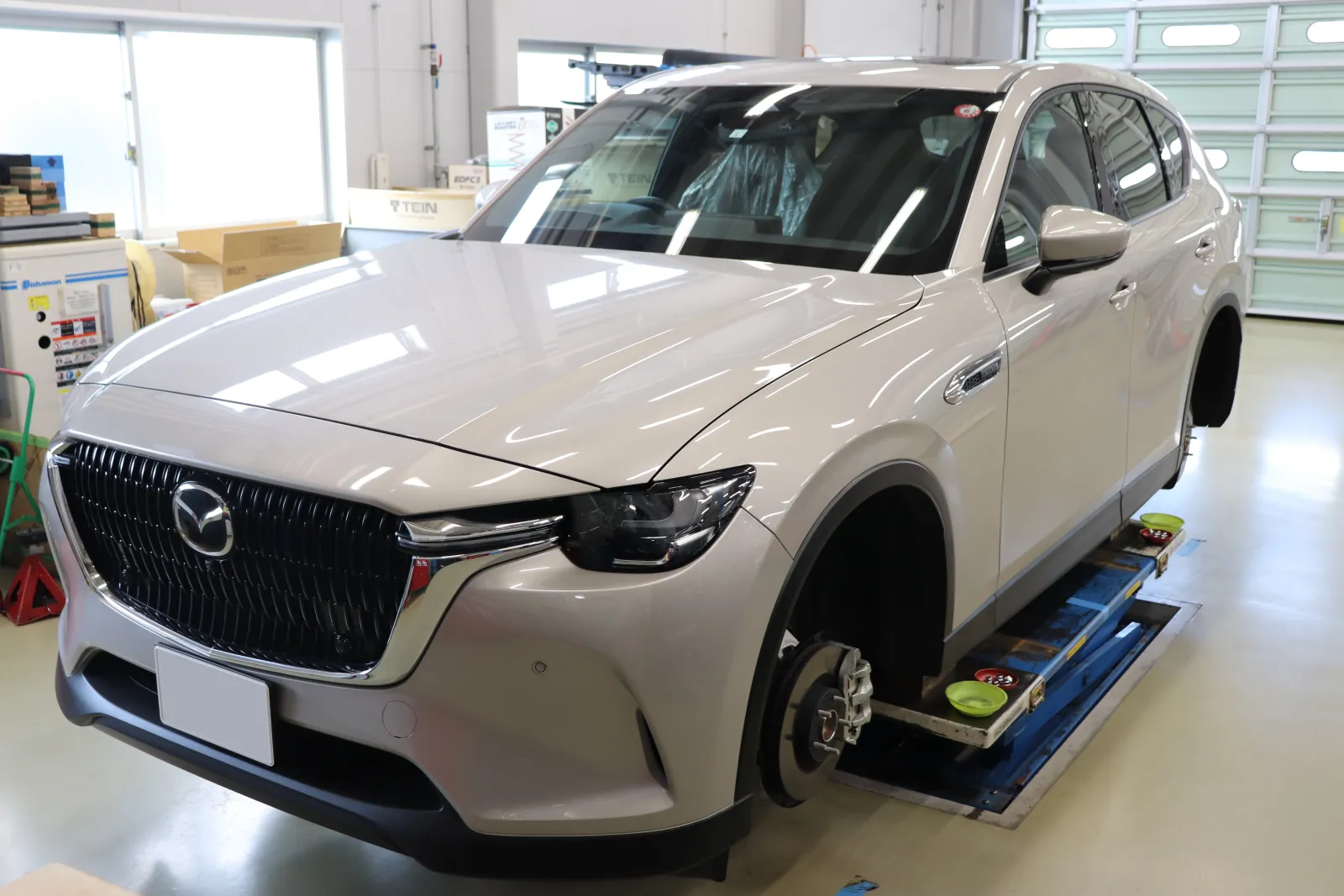 CX-60 KH3Pの車高調を開発中🔧

車両が入庫し試作品を取り付けました✨
純正のハンドリングの良さを残しつつ乗り心地の両立ができるように開発してます

続報をお待ちください💁‍♀️