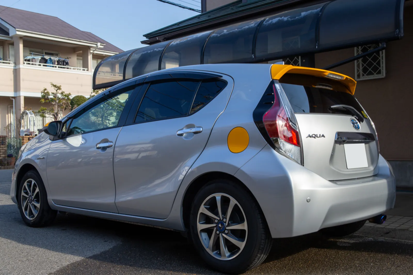 暖かいので、洗車しました。フューエルリッドを交換してからこの角度からの撮影が気に入ってます。