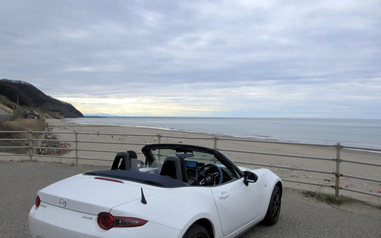 ♪海岸線をレースのように　真っ赤なオープンカーが走る
ハンドル握る　Oh～サングラスガール　こっちを向いて冷やかす

アイシテラブル!　っていうSKE48の２０１２年発売の曲ですね。
知っている人は・・・2%くらいでしょうか(;'∀')