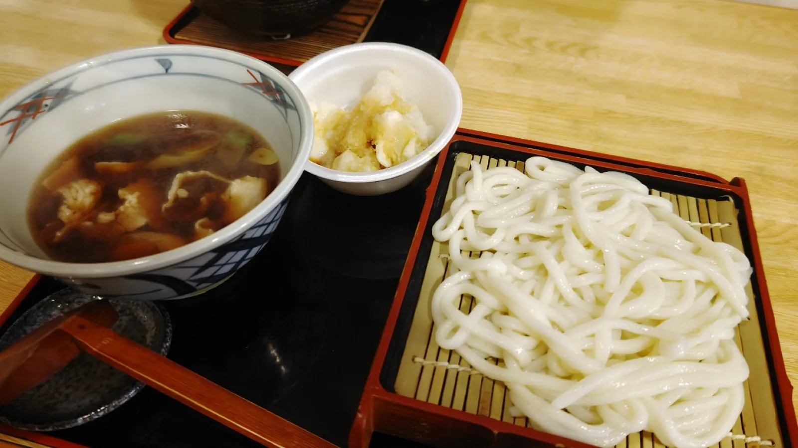 お昼ごはんは肉汁うどん

これから長野方面に向かいます