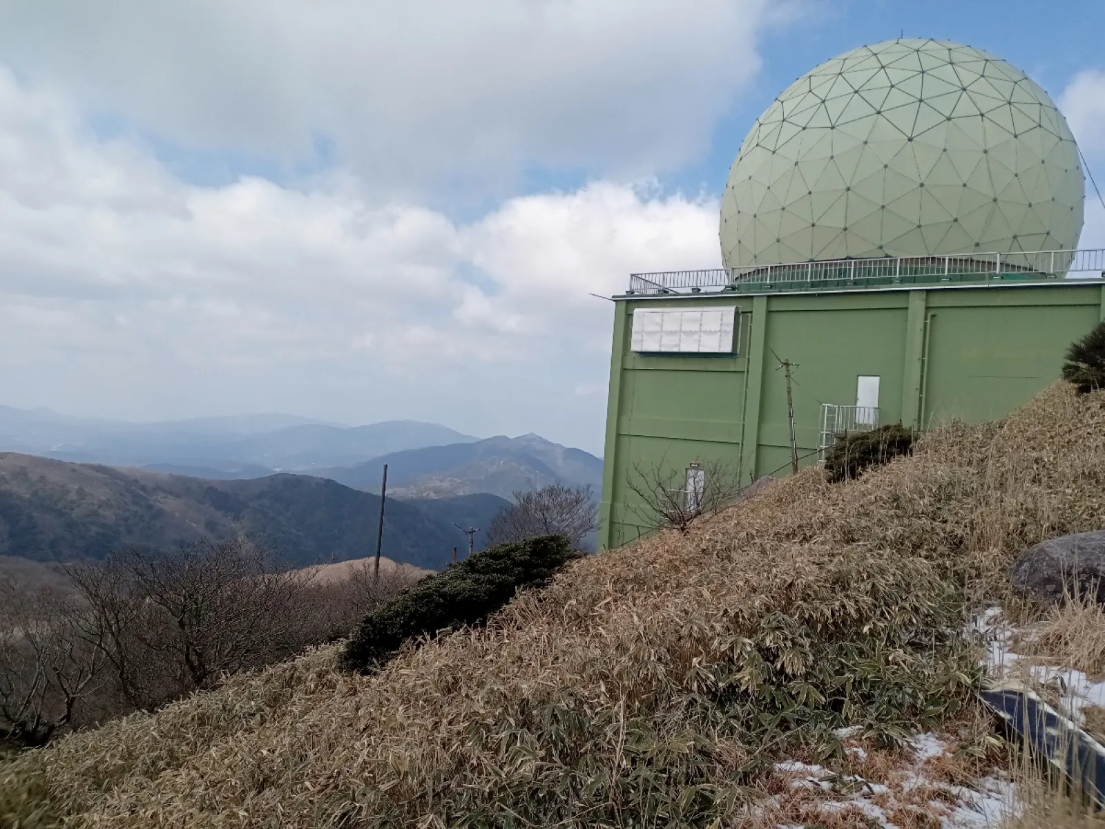 到着しました。
画像にはないので申し訳ないですが、鳥居と山の神様が祀られていたので、無事到着の感謝と帰りの安全祈願をしました。