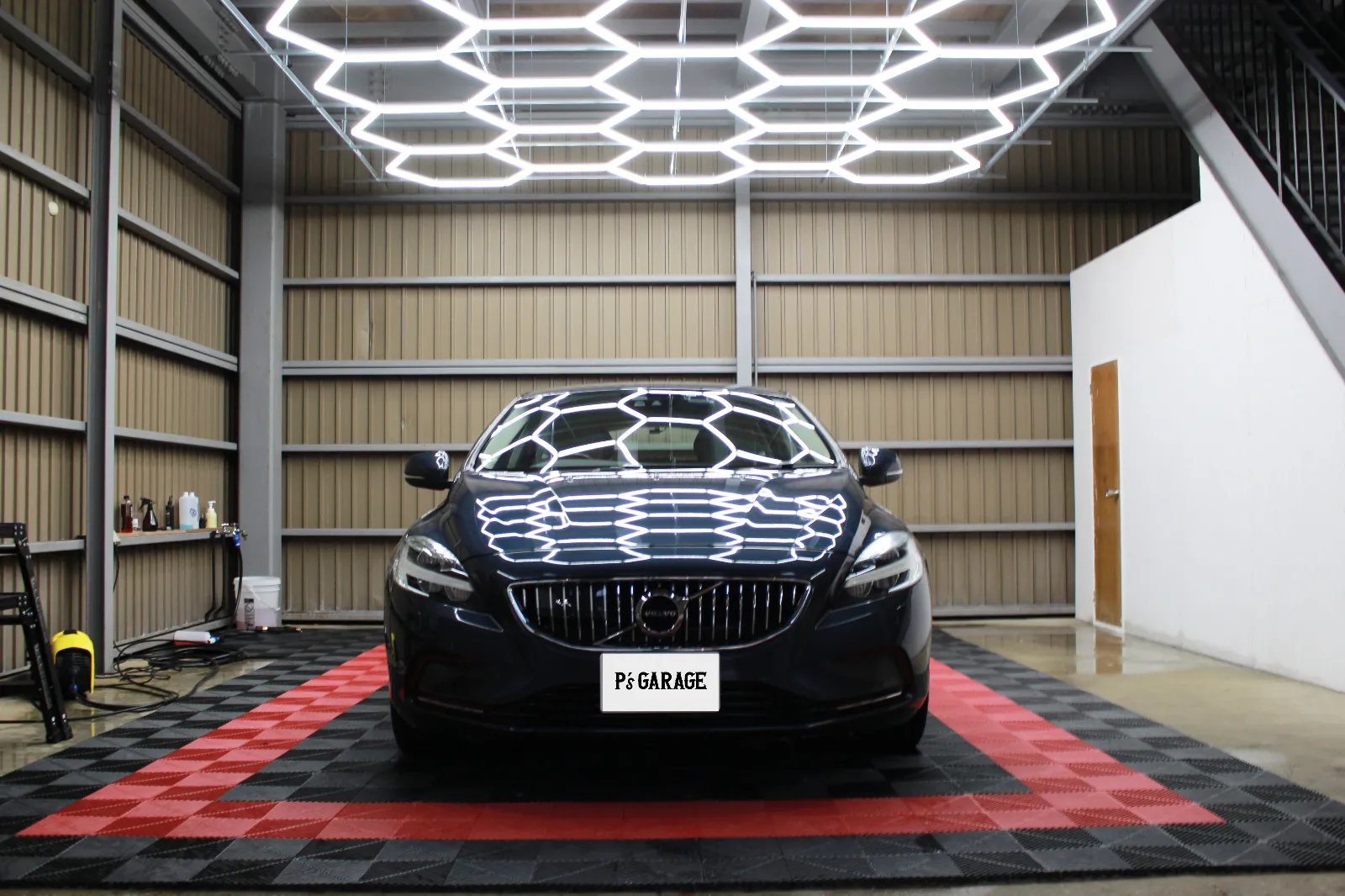 はじめまして！
千葉県松戸市に新たにオープンした屋内洗車場のP's GARAGE（ピーズガレージ）です。
完全予約制で、広々空間＆純水使い放題で洗車に没頭できるスペースをご用意しております！高さもあるので、なんとキャンピングカーもOK！！
もちろん、プロによる手洗い洗車も承っています。
リーズナブルでありながら、ご利用頂く皆様に満足頂けるサービスを提供していきたいと思っております！！

こちらのSNSでは洗車させて頂いたお客様のお車の写真や、施設のパワーアップ情報なんかをどんどん掲載していければと思います。

サービスの詳細、ご予約は下記URLより！！
https://ppp-garage.com/
皆様のご予約、心よりお待ちしております！！