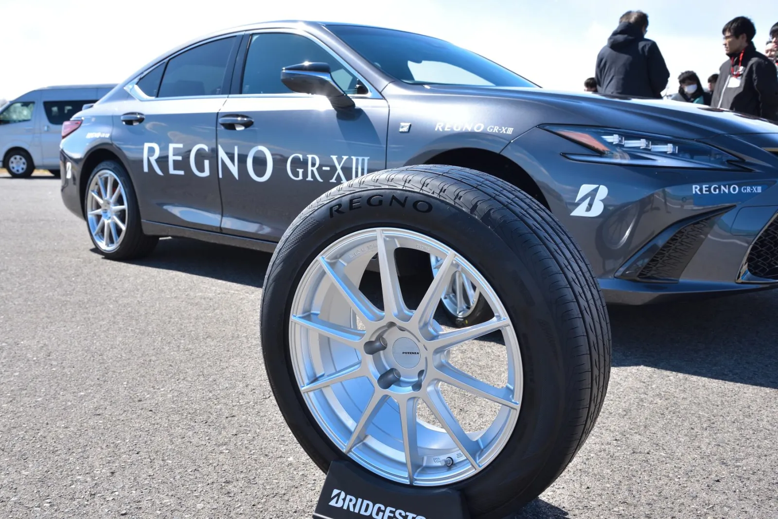ブリヂストンの最新技術が詰まった新商品「レグノ GR-XⅢ」を試乗会でチェック！ | カー用品 | カーライフ・カー用品サイトMOBILA（モビラ）