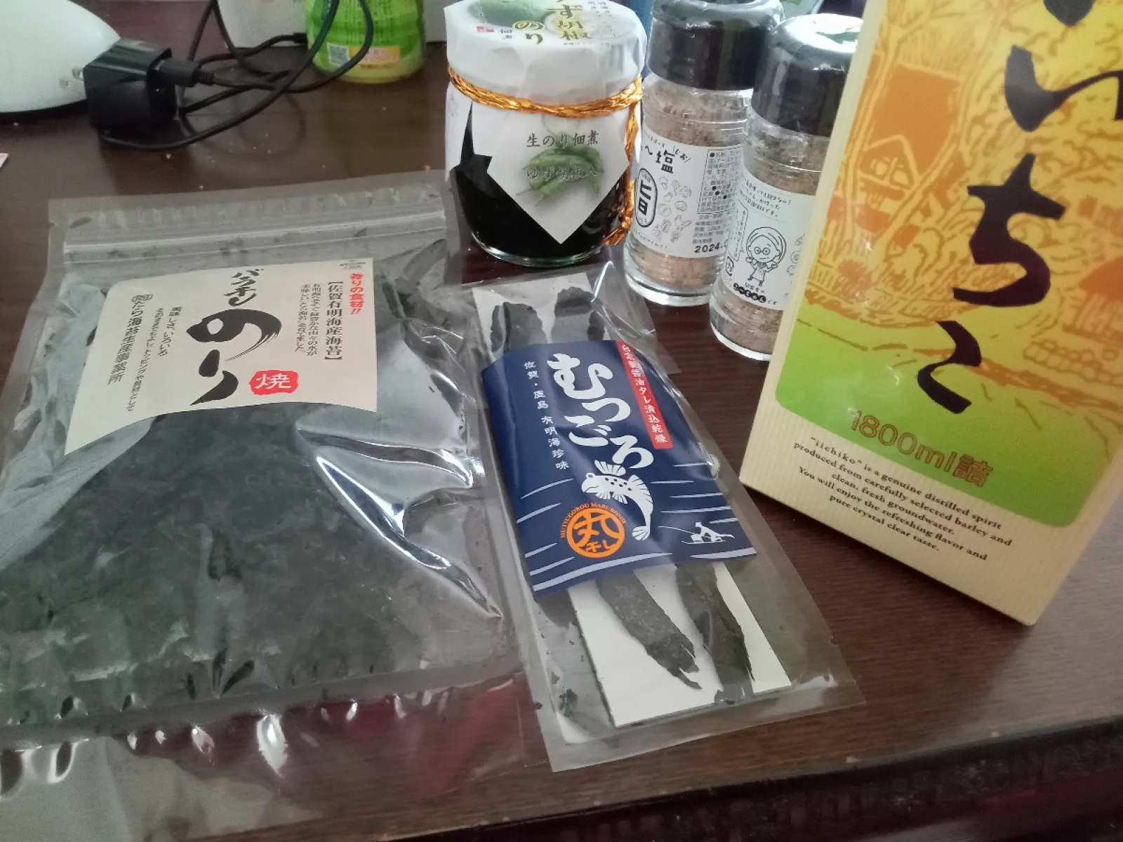 海苔の佃煮、クズ海苔、旨塩購入しました。私の楽しみはムツゴロウの日干しです
少しリアルでしたのでマヨネーズに助太刀を頼んで美味しく頂きました👋