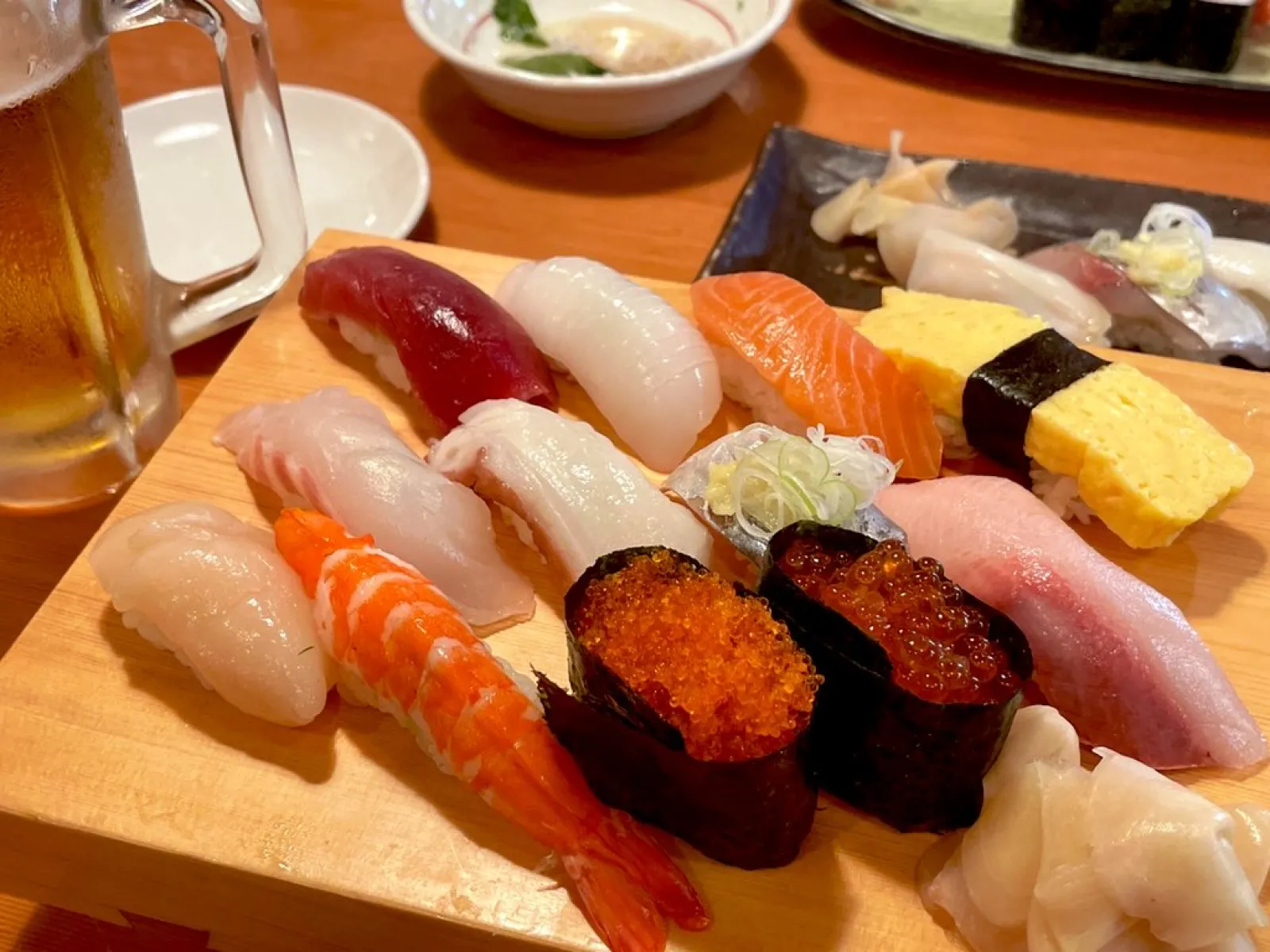 近所にあるのでよく飲みに行くお気に入りのお寿司屋さんです。
また行きたいですね。
