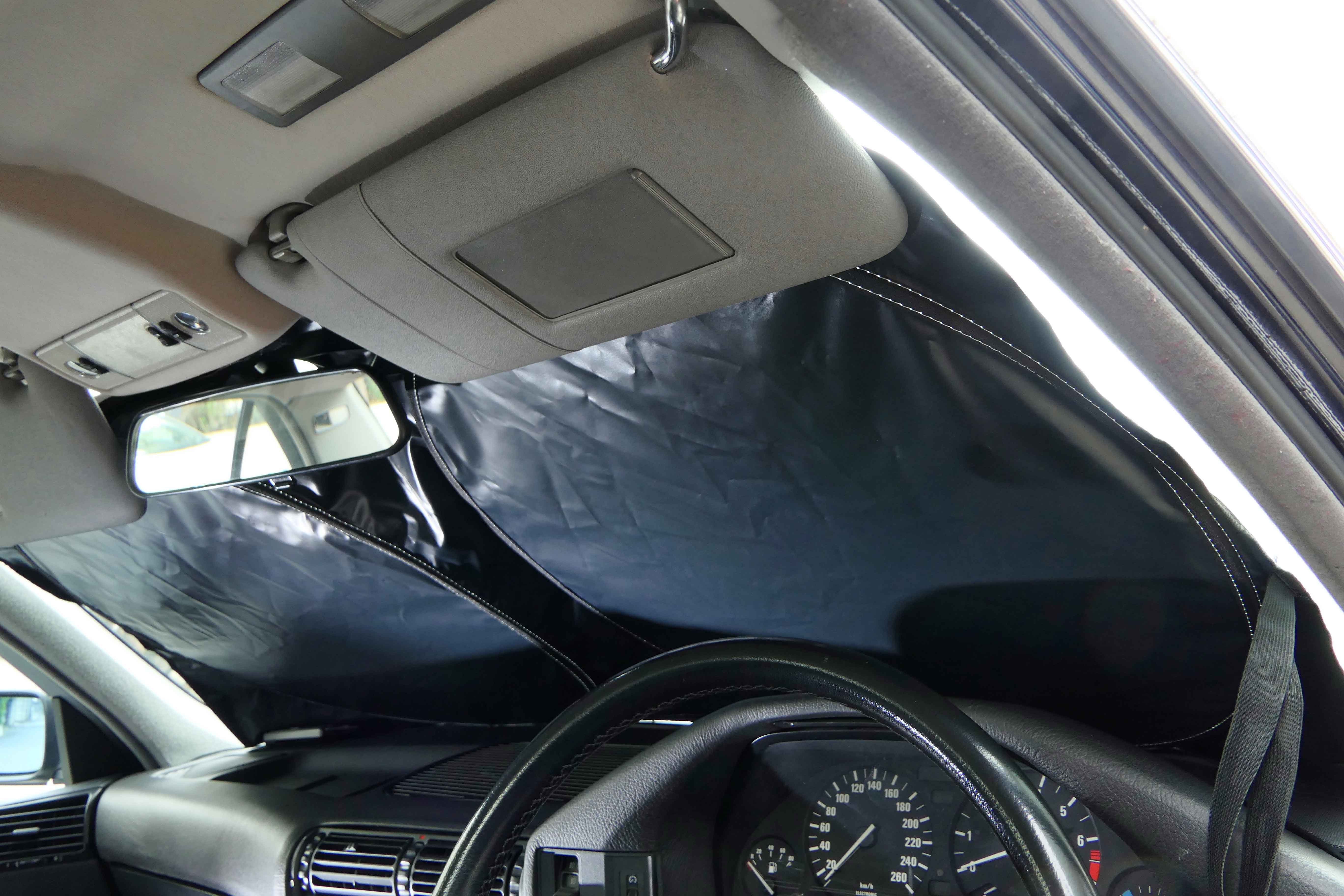 車内温度の上昇を抑える進化した機能派サンシェードは生地が違う