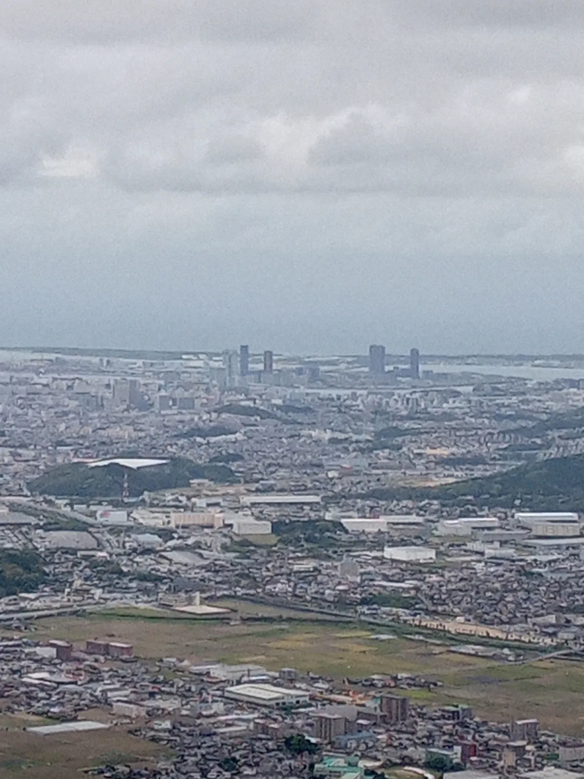 福岡ソフトバンクホークスのホームのみずほペイペイドームが遠くに見えました。
今日は曇り空で風が冷たかったです。
