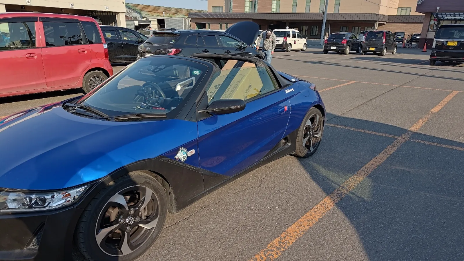 入れましたよFLEXz
昼前から預けてゴジラ見終わった頃に作業終了って感じです
フロントは調整用ピロがあってリアをキャンバーボルトを使ってナチュラルキャンバーを無くして純正角にしてもらいます
ってことでビフォーアフターってやつです