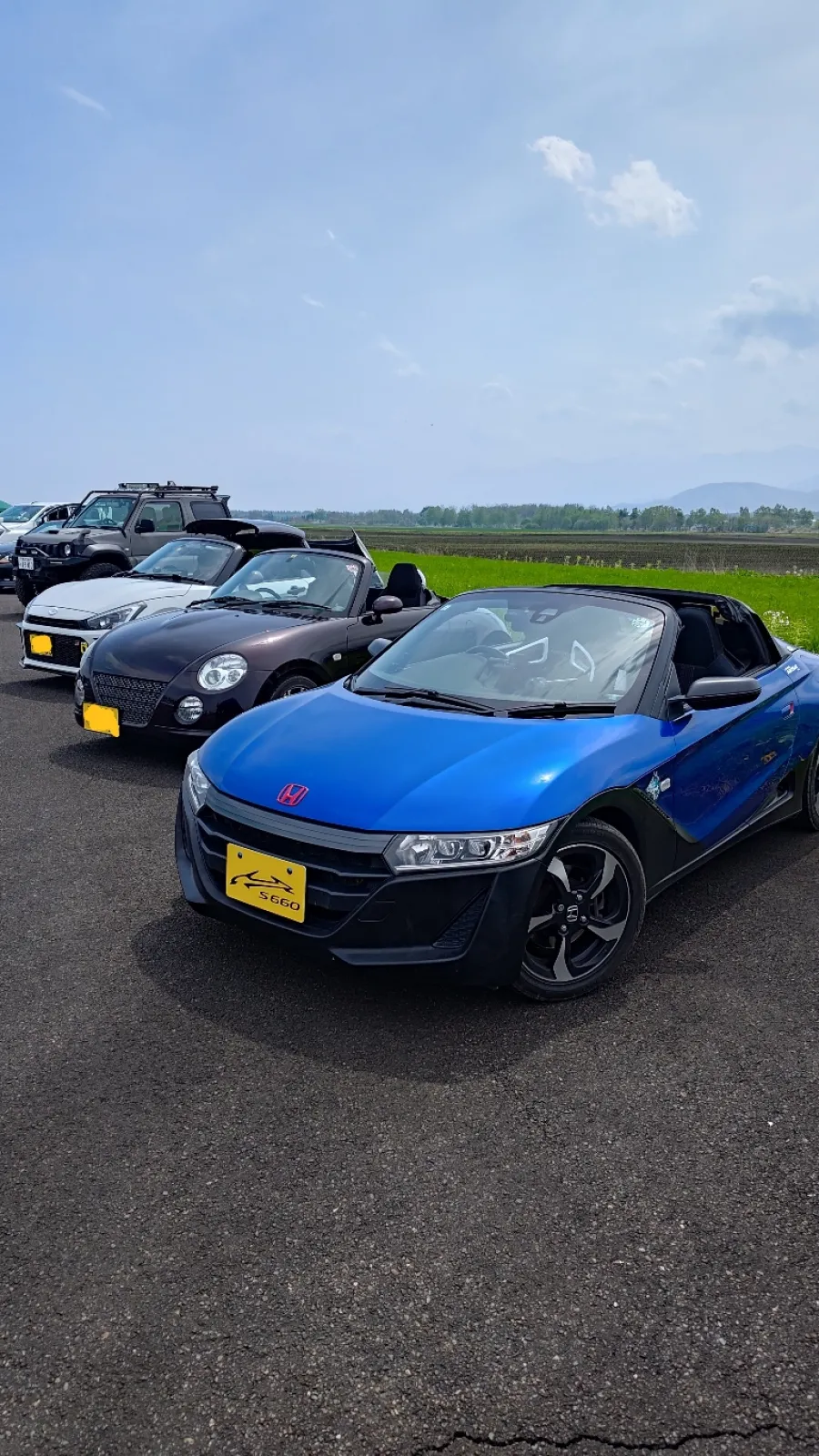 ってことで来ました新得スカイブレイク！
新得町にある農業飛行場を借りてのカーミーティング
お遊びで0-400のドラッグレースごっこもできるというお楽しみミーティングです！
まぁ、そんなんなんで軽の参加者ホント少なかったけどね