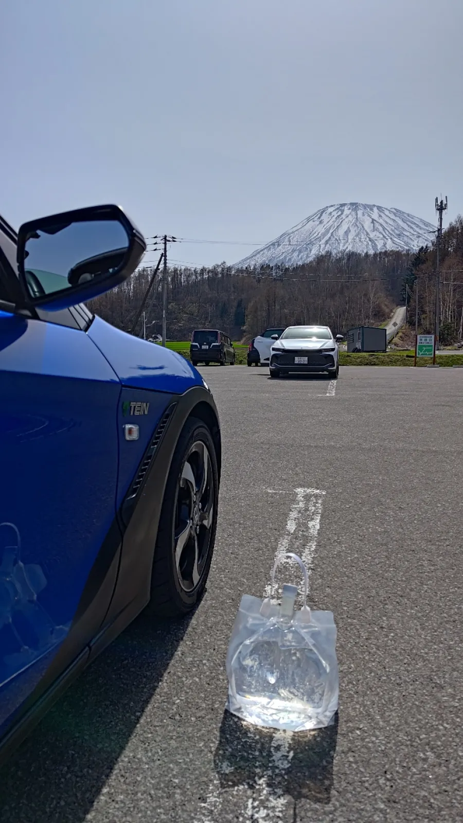 はい、GW前後で色々と走ったのでまとめて投稿ドカンといきますよ！
まずは5月前、苫小牧にてウマ娘スタンプラリーが開催されていたので観光ついでに廻りました
こういう機会無いと苫小牧なんてホントに観光なんてしないですからね……
ってことで車中泊前提、京極にて湧き水を調達してから出撃！