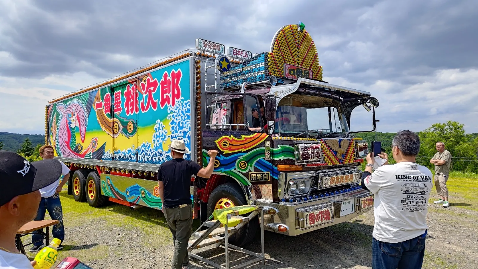 イベントでトラック野郎の一番星号も来てました
ぶっちゃけ世代じゃないんではえー、すっご……って感じだったんですけど試乗列が一度も途切れてなかったようなんでやっぱり人気なんだなーって感じです