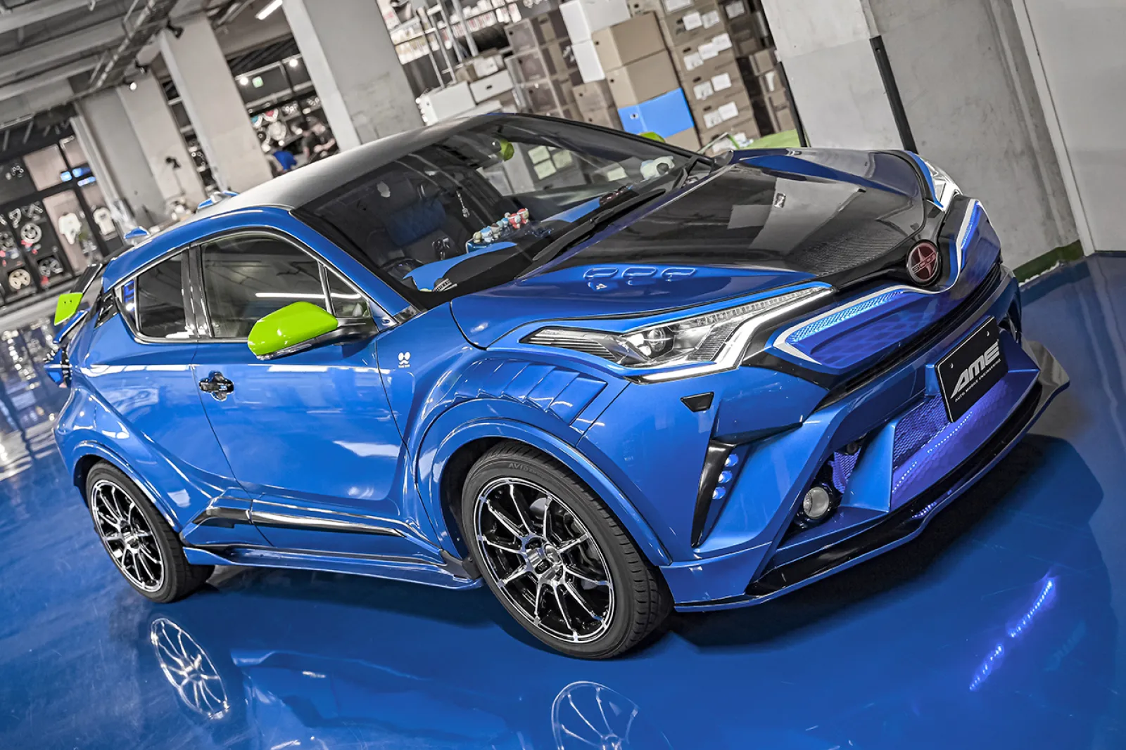 こんにちは！AME WHEELSです！🤩
今回はこちらのホイールを紹介させてください！

青のボディーカラーが美しいこちらのC-HR、それに負けない存在感を放つのは"GALERNA REFINO"という商品です。