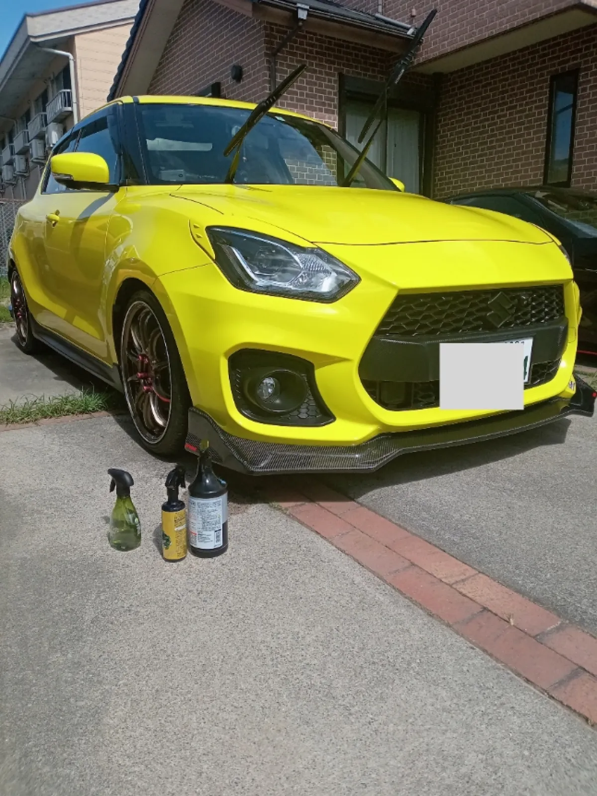 今回は、未塗装樹脂部の艶出しも同時にしました。😁
スベスベで気持ちいいですね😁
はやく、梅雨明ければいいですね👋