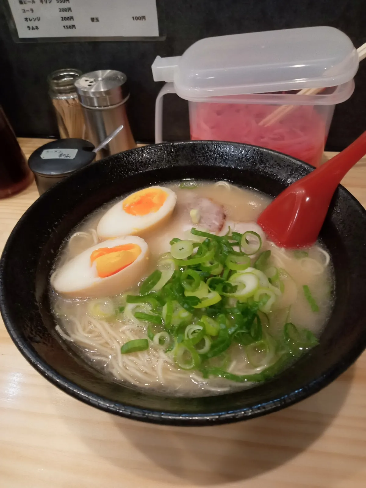 お久しぶりです皆さん、暑いですね～😅
久々のドライブの収穫です😁

福岡県那珂川市の一大ラーメンさんの       
煮玉子ラーメンです😁
トッピングもいろいろあって美味しかったです。