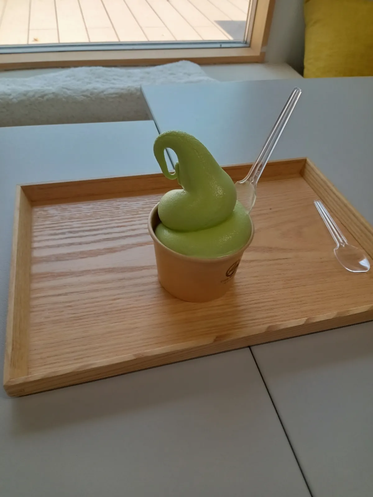 抹茶ソフト🍦を頂きました。
濃厚でほのかにお茶の香りが口の中で広がって、とても美味しかったです😁
綺麗なお店でお客さんもいっぱいでした。

まだまだ暑いですが、健康管理に注意して乗り越えたいですね👋