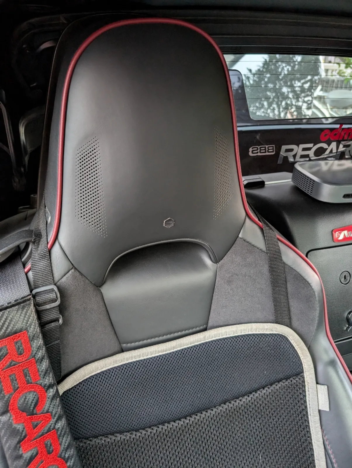 ☆　運転席ヘッドレストスピーカー