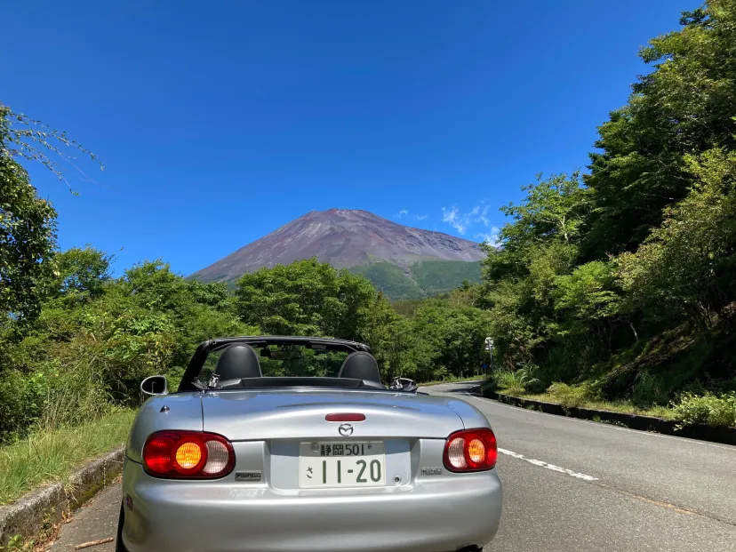 NB 富士山五合目　登山客多し