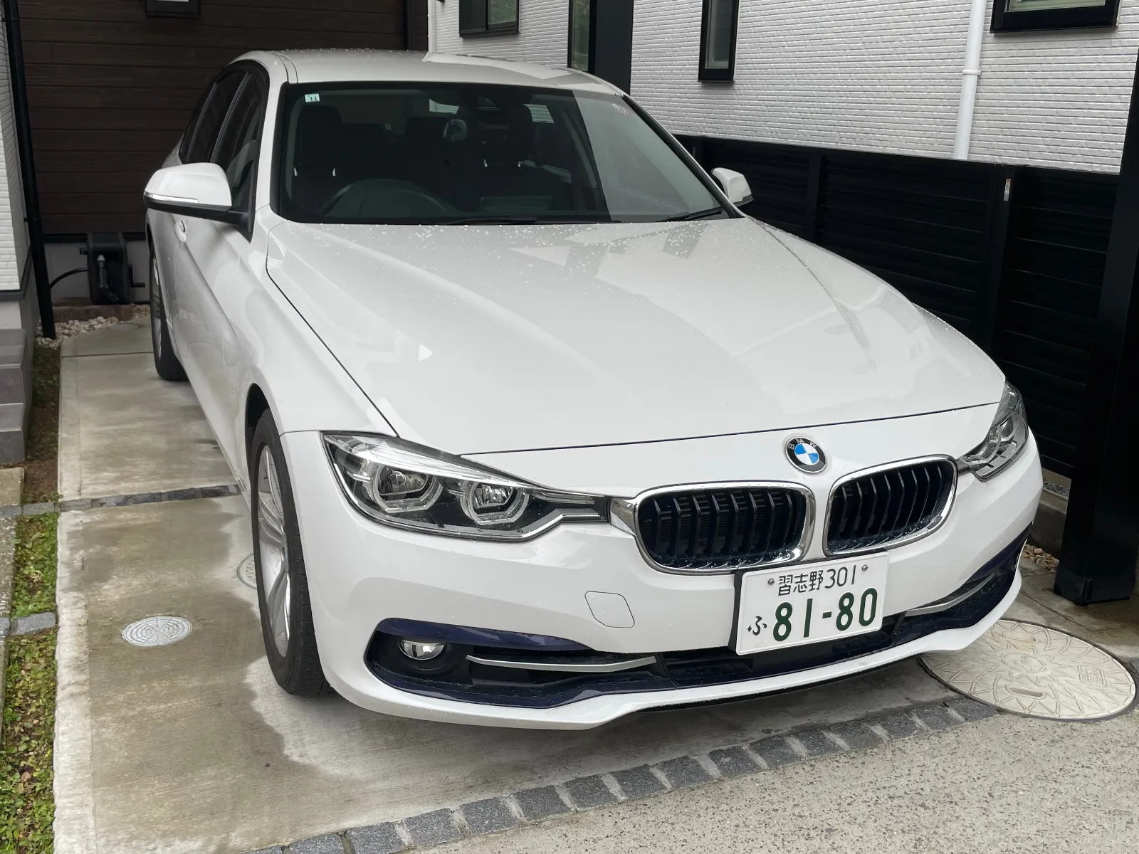 代車は3シリーズのPHEVでした。
新型じゃなくて残念！
PHEVのなのに燃費は9.5/Lくらいでした！
悪い！