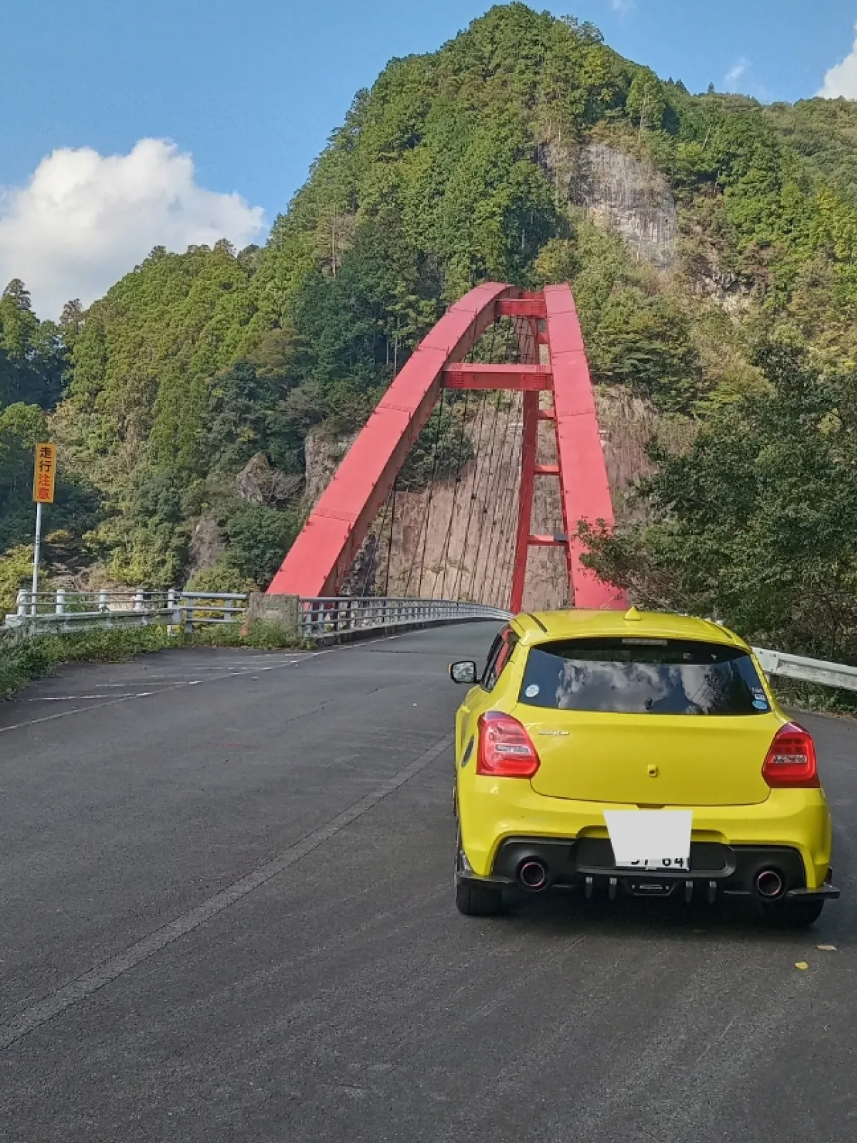 けほぎ橋入り口です。
いよいよおっさん１人と愛車1台で突入です😁
これはこれでカップル成立ですね😁