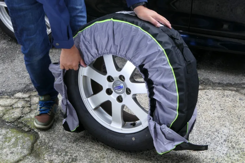 タイヤ保管カバーから防寒グローブまで【冬越えの愛車仕度】あんなもの？こんなモノ!? 冬グッズアラカルト