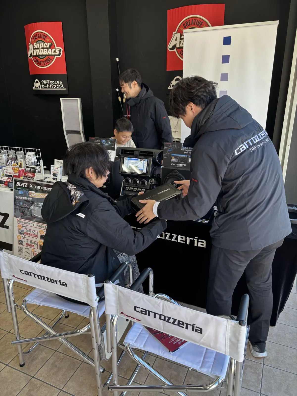 デモカーに乗って、乗り心地や音の良さを体感。
ちゃんと納得して買っていただける。