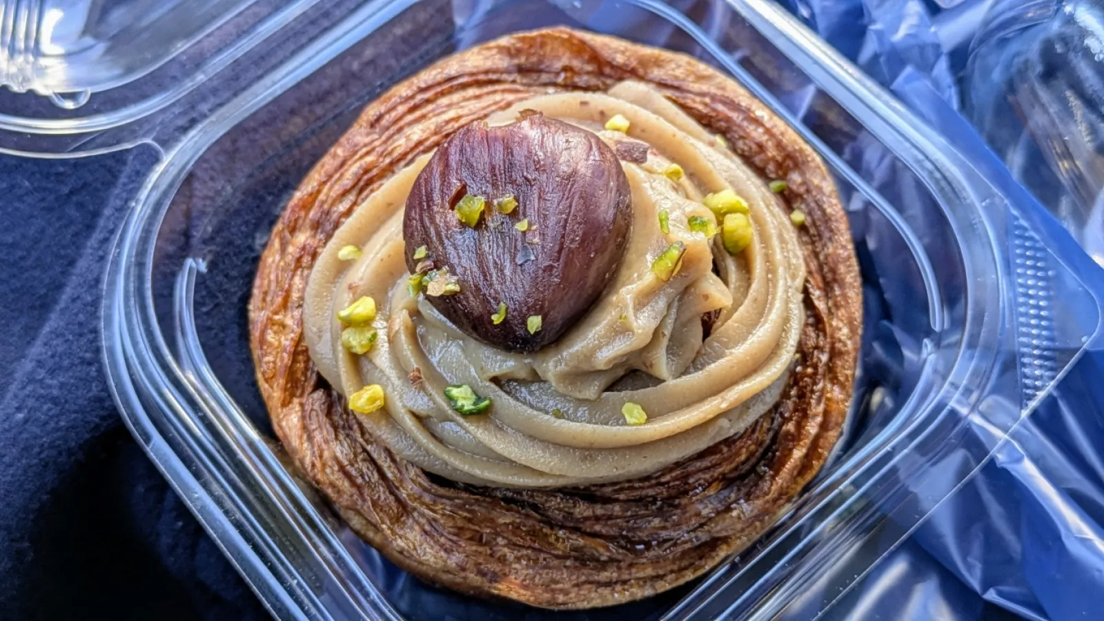 車内で美味しいものを食べながら
紅葉を見るのが冬の楽しみ(*ﾉω・*)ﾃﾍ
え、ダメですか？

紅葉って、秋だったはずなんだけどな…