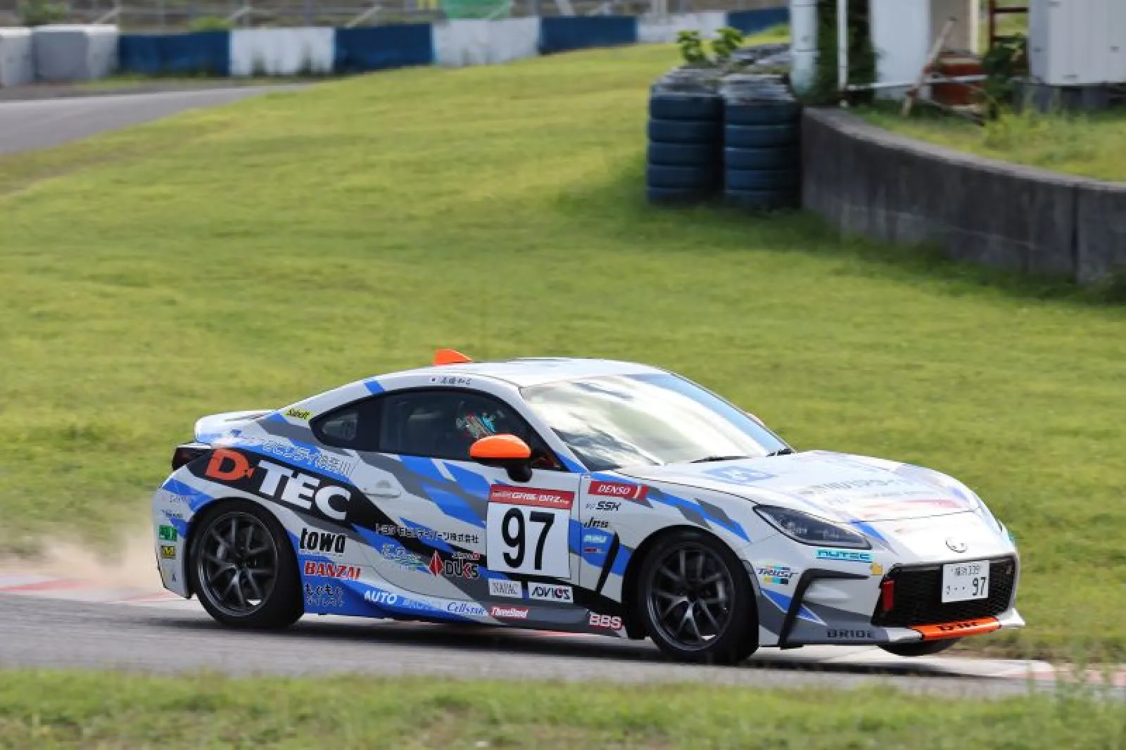 弊社がスポンサードしていますトヨタモビリティ神奈川DTEC TEAM MASTER ONE（神奈川トヨタ自動車株式会社）のGR86/BRZ Cup参戦車両を展示いたします。