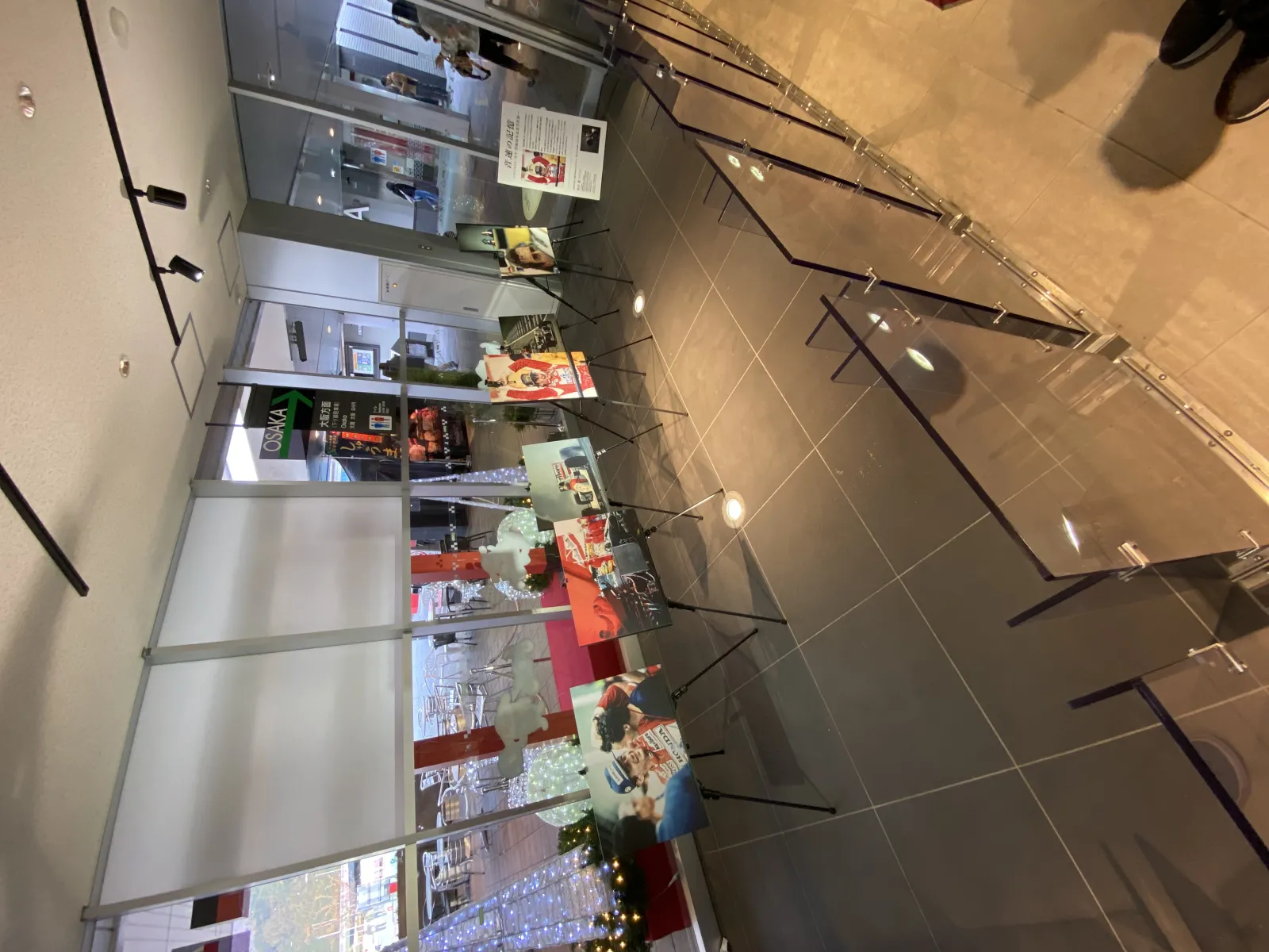 いつもはこのスペースに展示してるんですけどね〜
