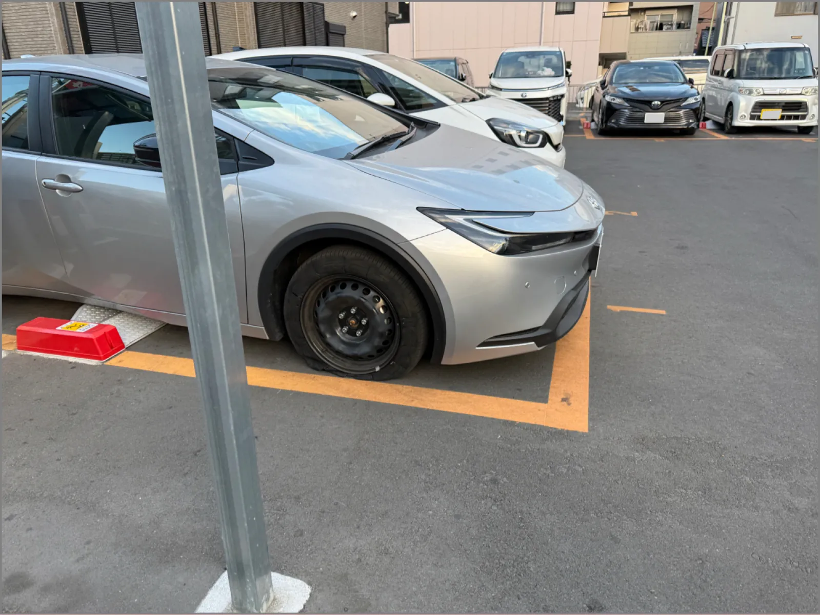 川越で見た(ある意味)すごい車、後ろは純正の19インチ。