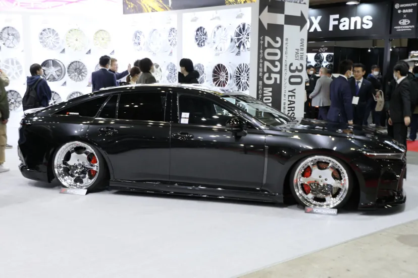 wedsは最新ホイールやコンセプトモデルを多数出展。名門ヨシムラとのコラボホイールにも熱視線【東京オートサロン2025】
