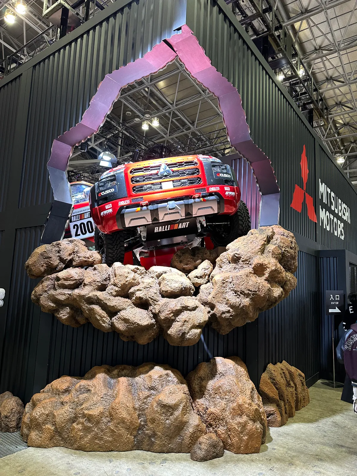 今年も東京オートサロンに来ました。今年はデリカのデモカーが少なくデリカユーザーとして寂しい限りですが、三菱ブースに行ってみました。
