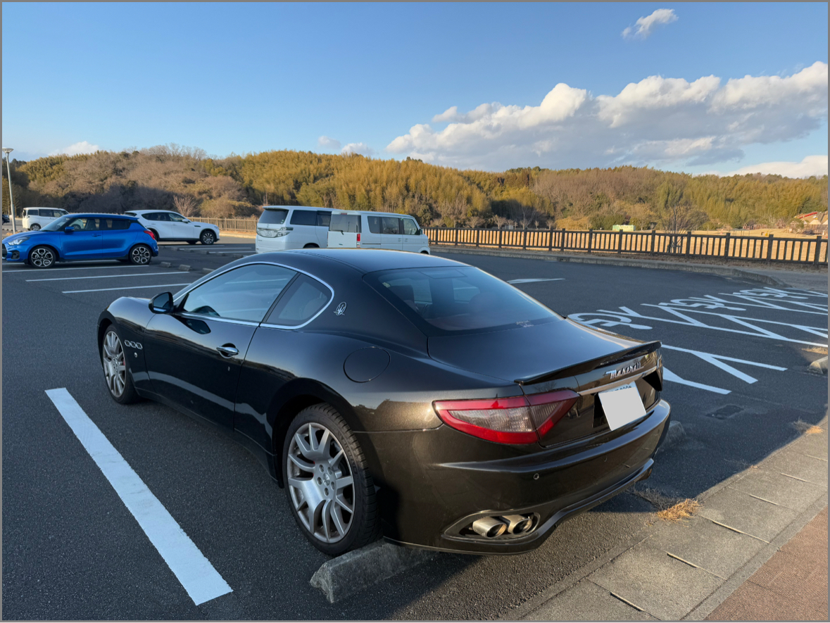 トランクスポイラー取付 【マセラティ グラントゥーリズモ