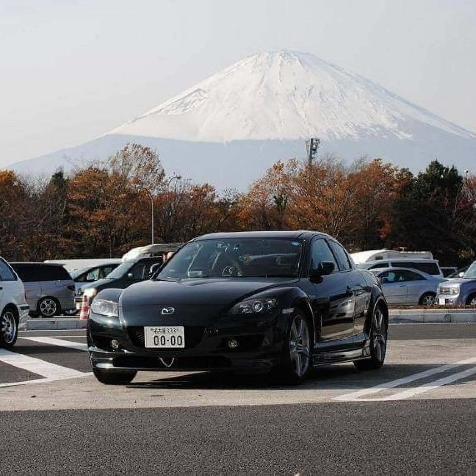 ☆　自分の愛車遍歴は、22歳になる年に最初の愛車を購入して、‘87年式カペラ·クーペ2.0TURBO LimitedEditionを1987年03月〜2004年10月までの7.5年間所有 → 結婚、子供が出来てランティス·セダン(2004年式)を購入、2004年10月〜2014年10月の10年間所有 → 子供の頃からRE好きの自分が39歳でRX-8(2014年式)を購入、2014年10月〜2018年10月の14年間所有 → 2018年から現在のロードスターＲＦになります。