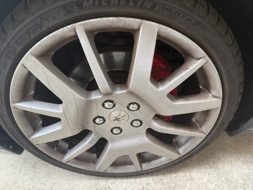 ホイール洗車 【マセラティ グラントゥーリズモ】