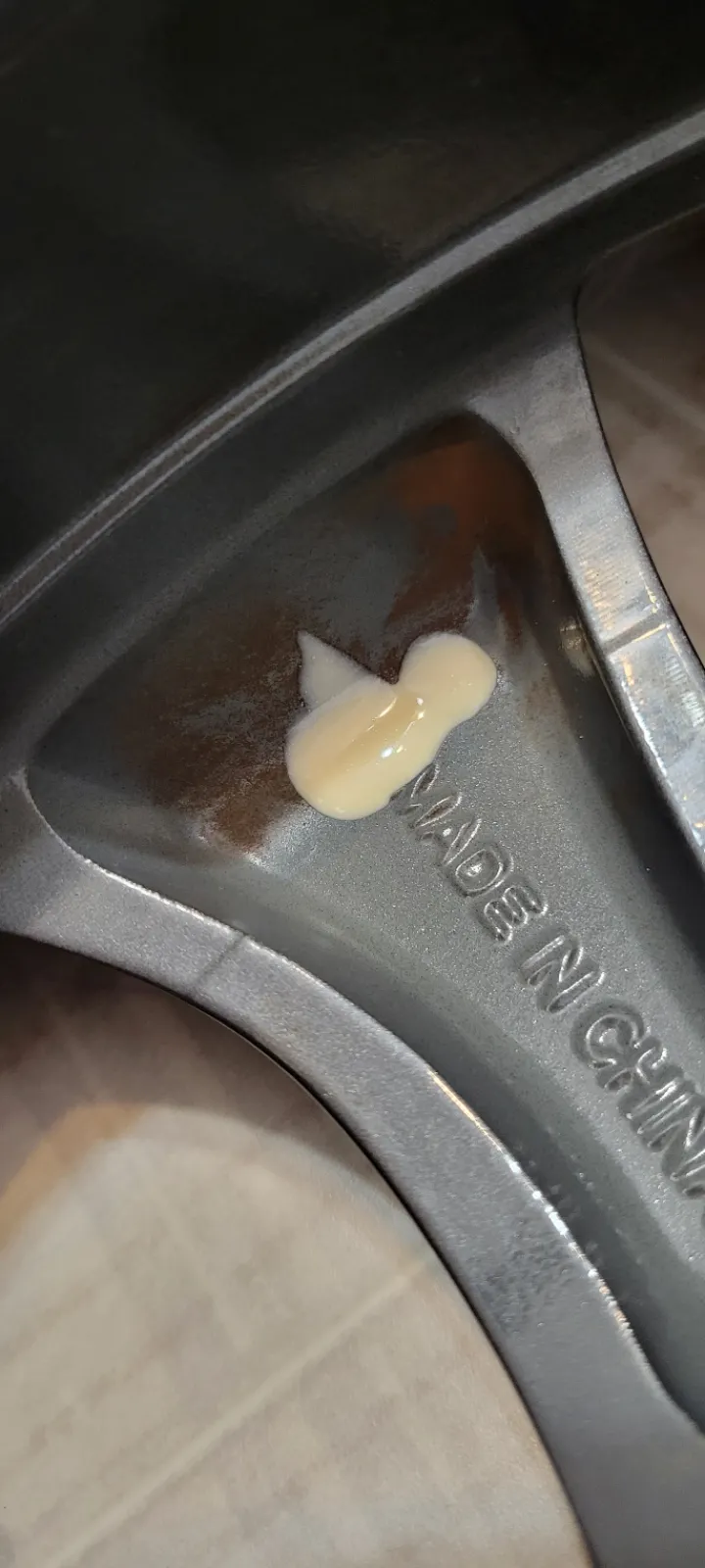 価格増でいいので　MADE IN JAPAN　を純正採用してもらいたいですね。

ホイールは３ヶ月に１回ぐらい内側まで洗っていたはずなので取れやすいほうでしょうか。