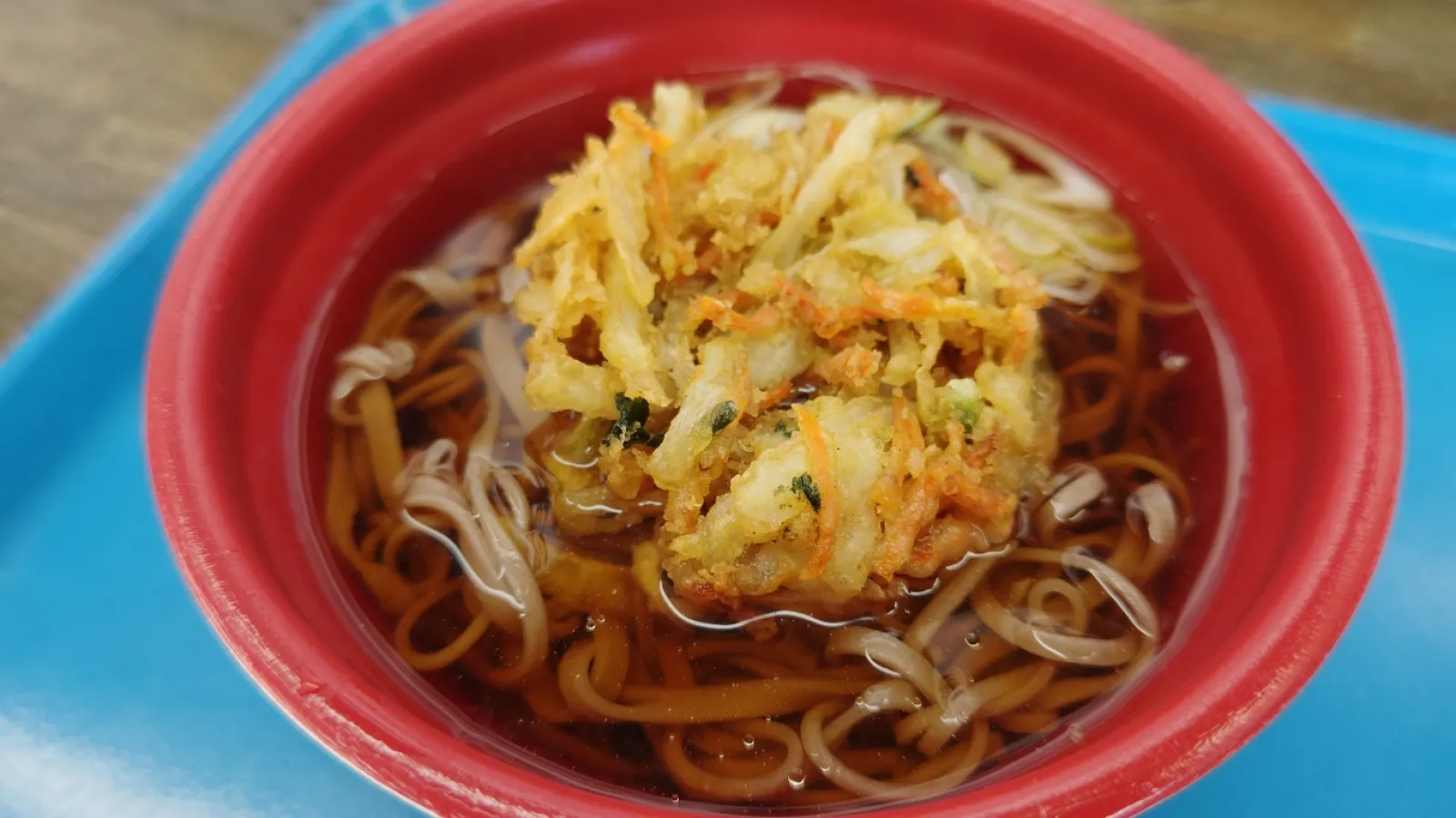 駅そばならぬ、道の駅そばを立ち食いできます
そばは太さが不揃いでいい感じです